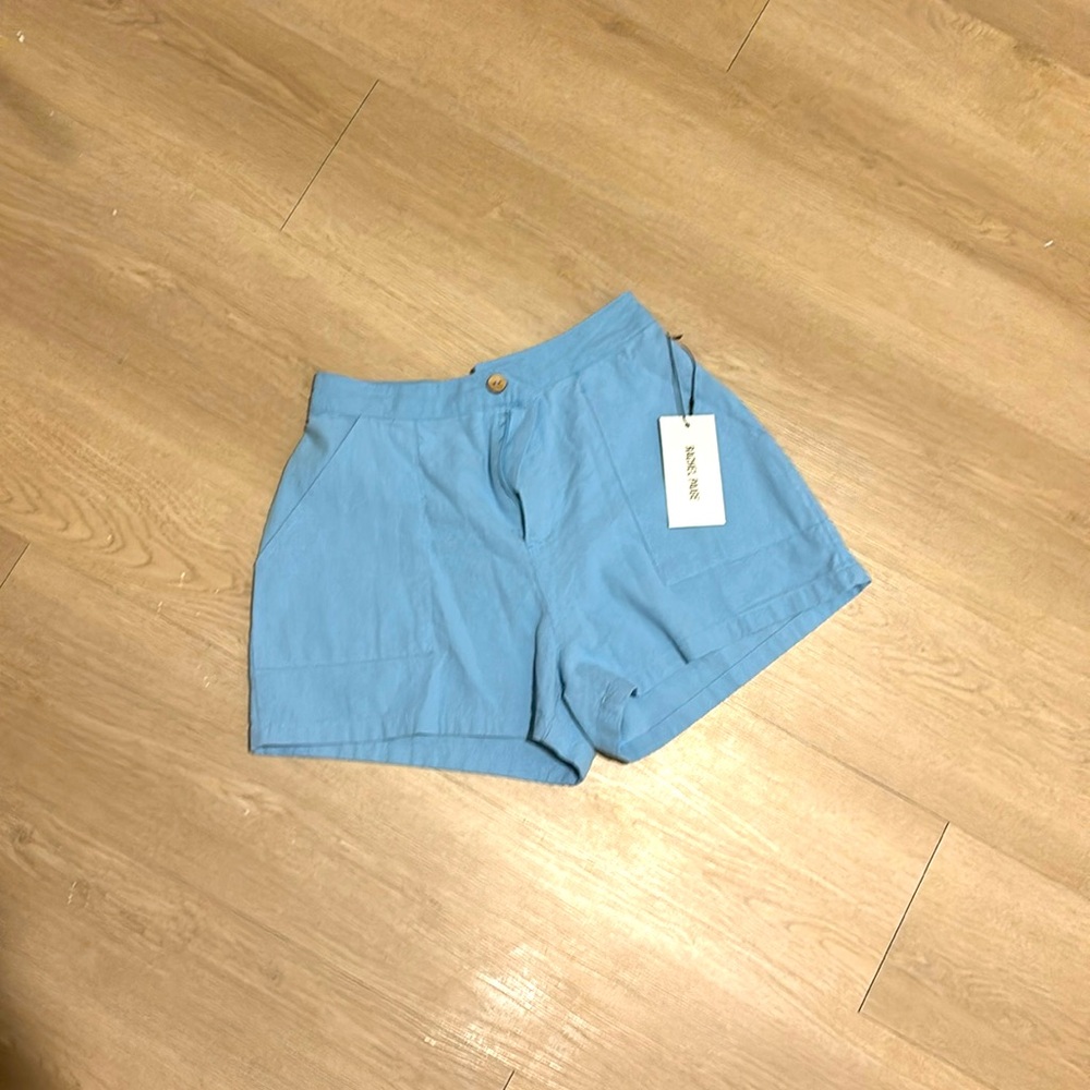 Cute shorts!! Match with anything, dress up or dress down!! Perfect for summer!!